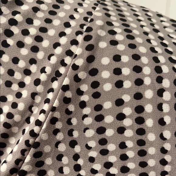 Kasper Black and White Patterned Sleeveless Blouse - Picture 5 of 7